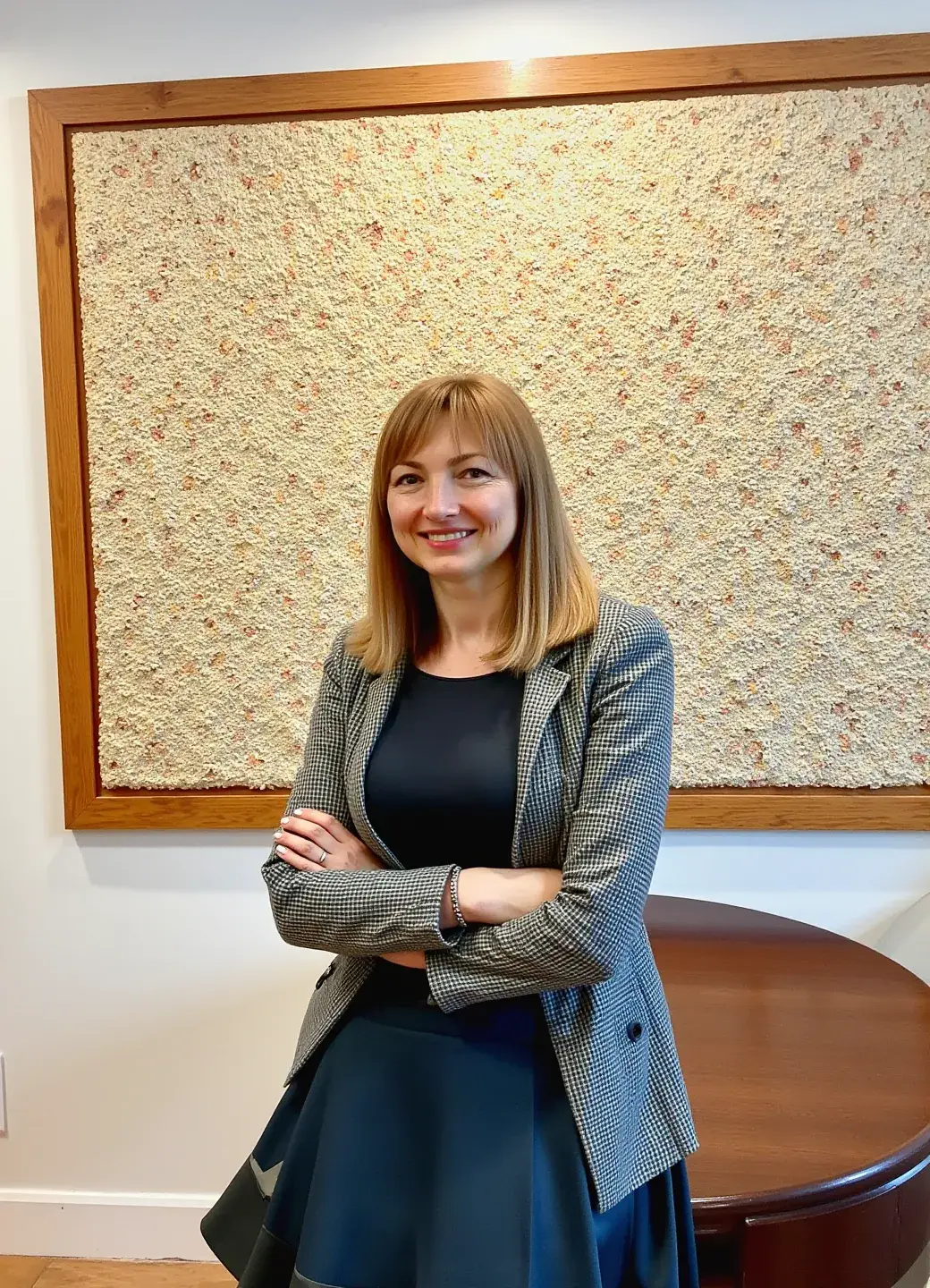 Iryna Sukhetska Teleyko, directora de Gestión de Documentación, posando en la oficina central de la empresa en Murcia.